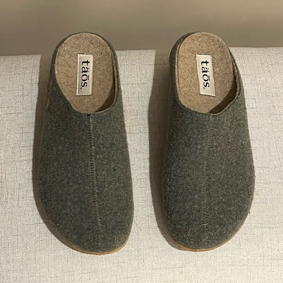 Taos Woolery Olive Wool Clogs Slip ons, size 39 - Picture 2 of 5